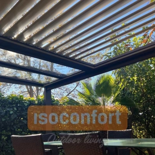 PERGOLA BIOCLIMATICA RETRACTIL MIXTA CON TECHO DE CRISTAL PERGOLA BIOCLIMATICA RETRACTIL MIXTA CON TECHO DE CRISTAL