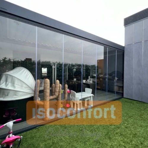 PERGOLA BIOCLIMATICA CON CORTINA DE CRISTAL PERGOLA BIOCLIMATICA CON CORTINA DE CRISTAL