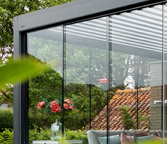 Paredes correderas de cristal para pérgola - Isoconfort