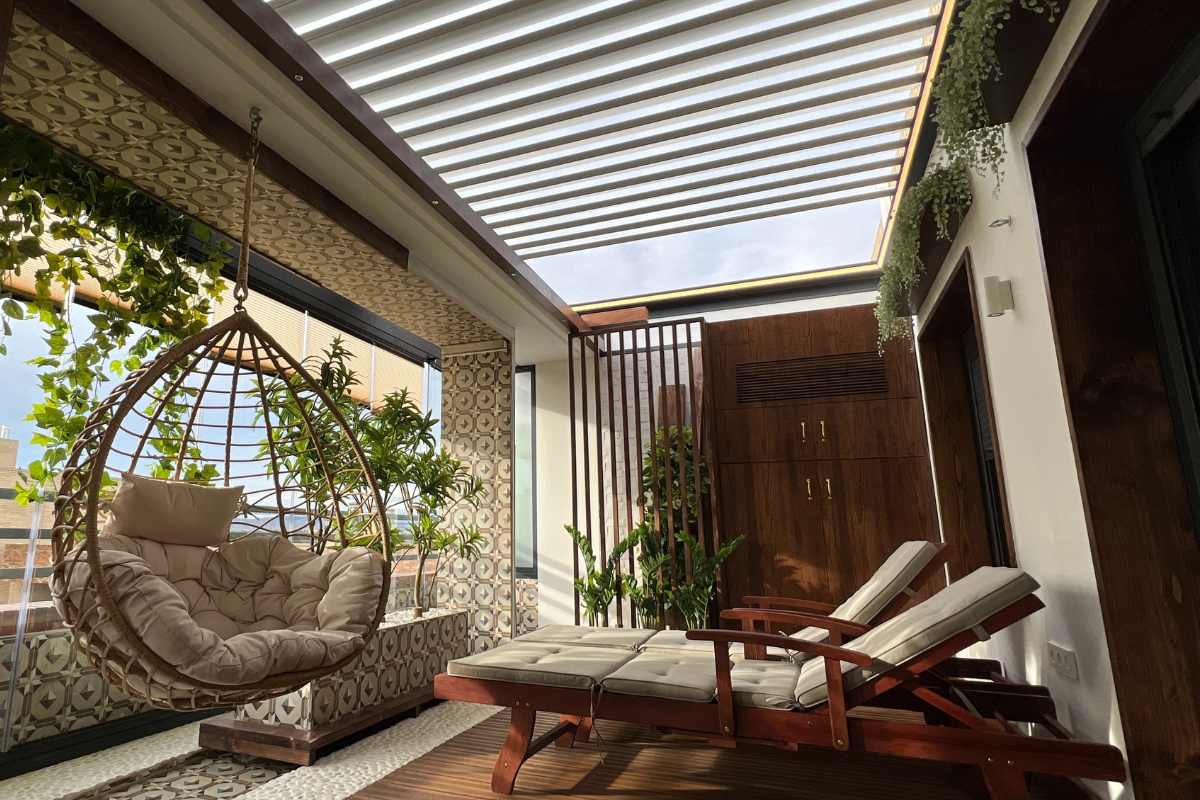 Pérgola retráctil motorizada en terraza – Isoconfort Zaragoza