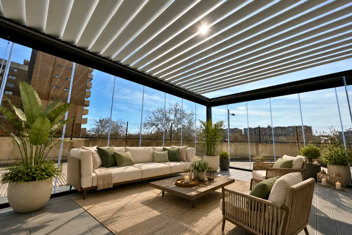 Pérgola retráctil instalada en terraza – Isoconfort Zaragoza